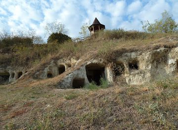 hungary/cserehat/attraction/tibolddaroc-barlanglakasok