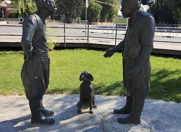 cyprus/nicosia/attraction/alikko-ile-caher-heykeli