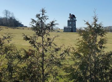 rhode-island/newport-cliff-walk/attraction/fort-adams-bay-walk
