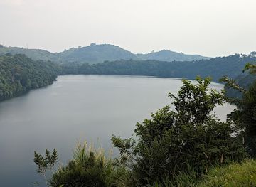 uganda/western-region/attraction/crater-lake-view-point