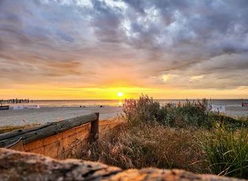 australia/adelaide/attraction/glenelg-beach