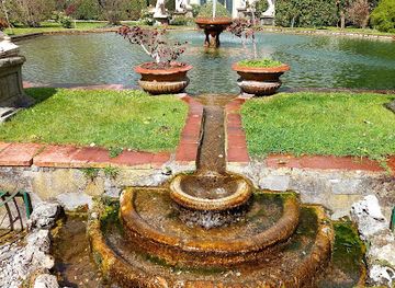 italy/lucca/attraction/fontana-con-sculture