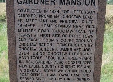 oklahoma/beavers-bend-state-park/attraction/jefferson-gardner-mansion-museum