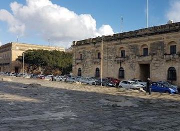 malta/gzira/attraction/pjazza-san-publiju