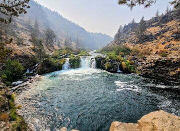 oregon/smith-rock-state-park/attraction/steelhead-falls-trailhead