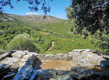 greece/euboea/attraction/dragon-houses-of-styra