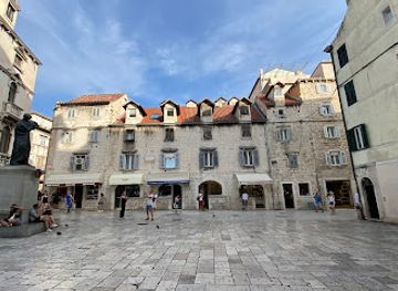 croatia/split/old-town/attraction/mala-papaliceva-palaca