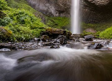oregon/columbia-river-gorge/attraction/latourell-falls