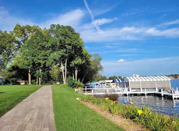 wisconsin/lake-geneva/attraction/lake-geneva-shore-path
