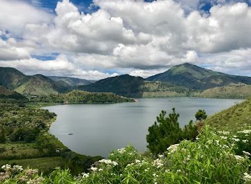 indonesia/lake-toba/attraction/bukit-holbung-samosir