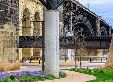 missouri/st-louis/attraction/laclede-s-landing