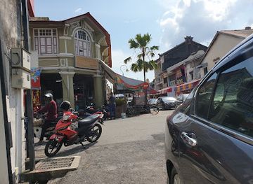 malaysia/george-town/little-india/attraction/untrained-parakeet-sculpture