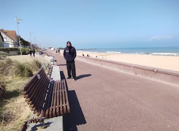 france/normandy-beaches/attraction/digue-promenade