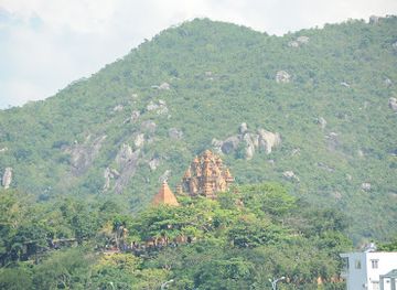 vietnam/central-highlands/attraction/thap-tram-huong
