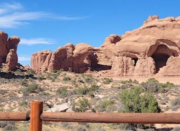 utah/arches-national-park/attraction/double-arch