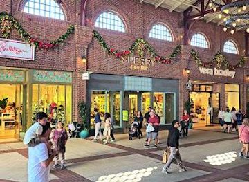 florida/orlando/attraction/disney-springs