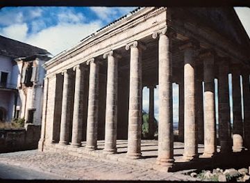 madagascar/atsinanana/attraction/le-palais-de-justice-d-ambatondrafandrana