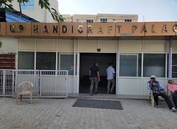 india/agra/attraction/up-handicraft-palace