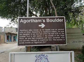 pakistan/gilgit-baltistan/attraction/agortham-s-boulder