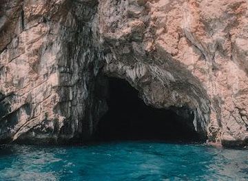 montenegro/cetinje/attraction/blue-cave