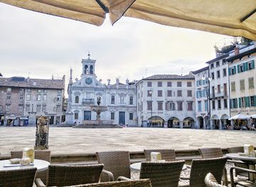 italy/friuli-venezia-giulia/attraction/piazza-giacomo-matteotti