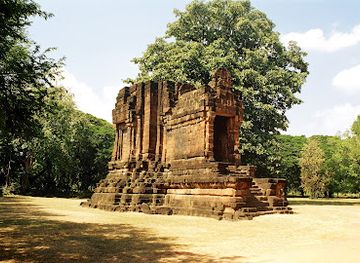 thailand/sukhothai/attraction/san-ta-pha-daeng-or-deity-shrine