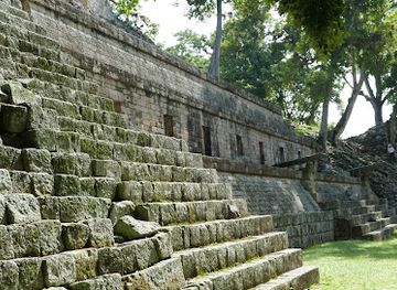 honduras/copan-region/attraction/las-sepulturas