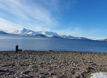 norway/senja-island/attraction/the-rock-and-the-brigde