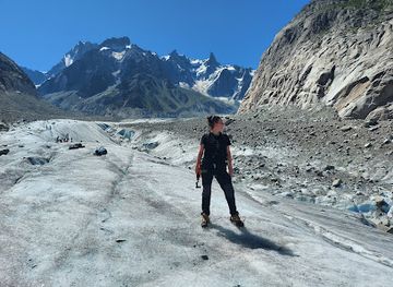 france/chamonix/attraction/les-moulins-de-la-mer-de-glace