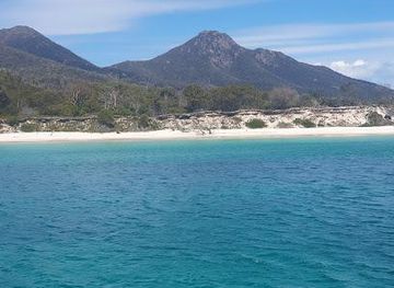 australia/freycinet-national-park/attraction/wineglass-bay-cruises