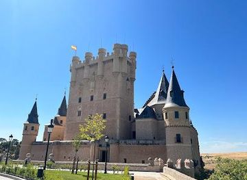 spain/segovia/attraction/plaza-de-la-reina-victoria-eugenia