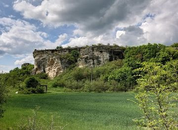 bulgaria/upper-thracian-plain/attraction/array-of-niches-in-the-kovan-kaya-rock