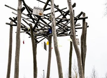 germany/koblenz/attraction/ort-der-kinderrechte-skulptur-artikel-24