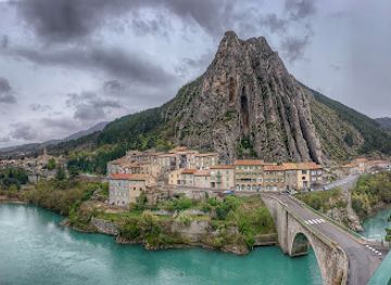 france/provence/attraction/rocher-de-la-baume