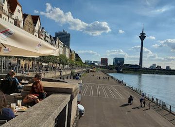 germany/dusseldorf/medienhafen/attraction/rheinpromenade