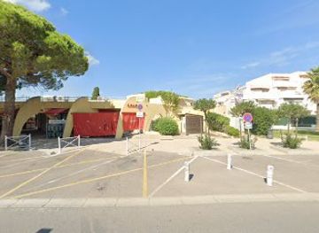 france/camargue/attraction/la-cour-des-halles-port-camargue