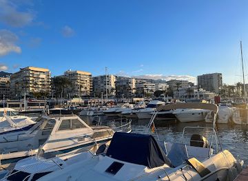 spain/marbella/attraction/modern-lighthouse-marbella-green