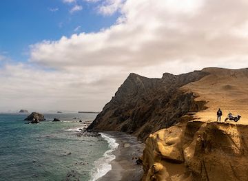 peru/south-coast/attraction/playa-mendieta