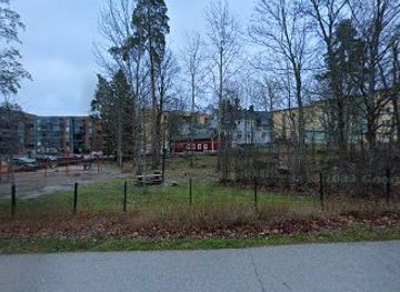 finland/espoo/leppavaara/attraction/huvilinnanaukio