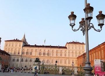 italy/turin/attraction/piazza-castello