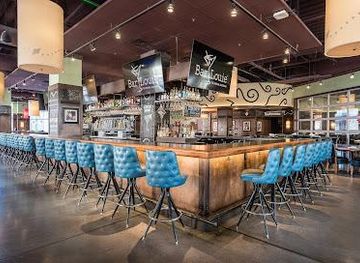 arizona/phoenix/attraction/bar-louie-westgate-entertainment-district