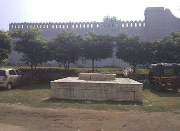 india/central-india/attraction/palace-of-gond-king-deogad-fort