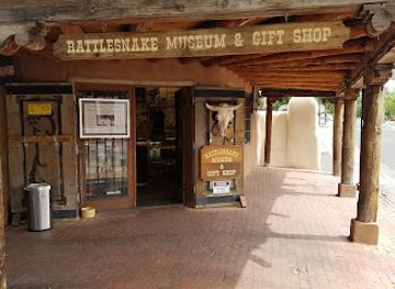 new-mexico/rio-grande-valley/attraction/rattlesnake-museum-gift-shop