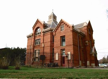 iowa/dutch-heritage-area/attraction/squirrel-cage-jail