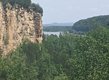 iowa/dubuque/attraction/horseshoe-bluff-lookout