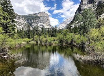 california/yosemite-village/attraction/mirror-lake