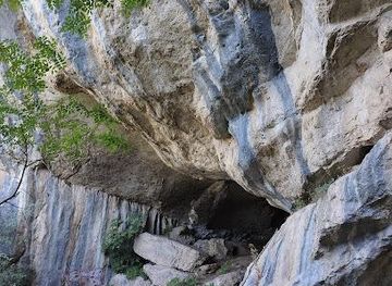 albania/tirana/attraction/shpella-e-pellumbasit