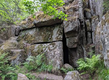 finland/jyvaskyla/attraction/pirunluola-devil-s-cave-jyvaskyla