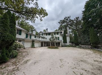 wisconsin/kettle-moraine/attraction/ten-chimneys