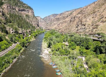 colorado/glenwood-springs/attraction/grizzly-creek-trailhead